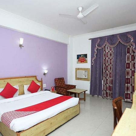 Oyo 5667 Katra Continental Hotel Екстериор снимка