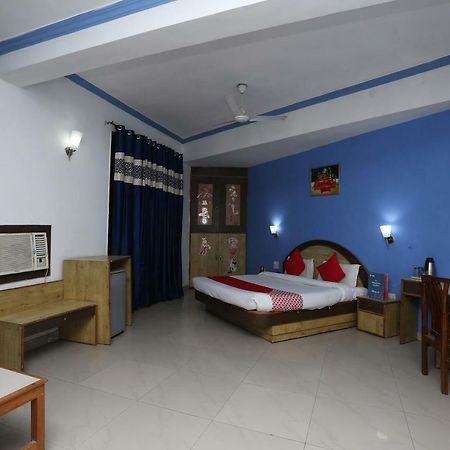 Oyo 5667 Katra Continental Hotel Екстериор снимка