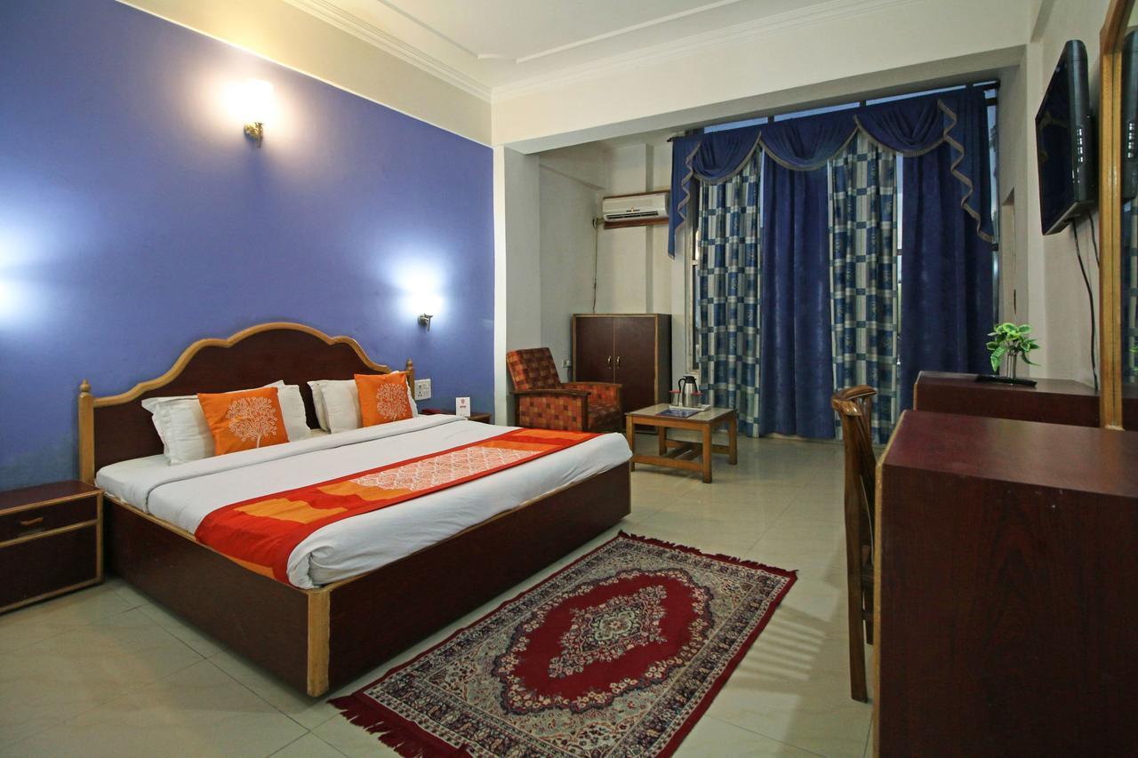 Oyo 5667 Katra Continental Hotel Екстериор снимка