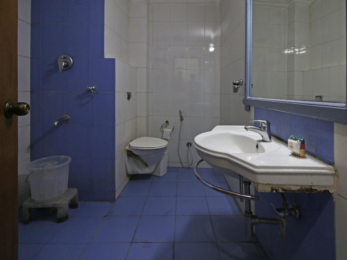Oyo 5667 Katra Continental Hotel Екстериор снимка