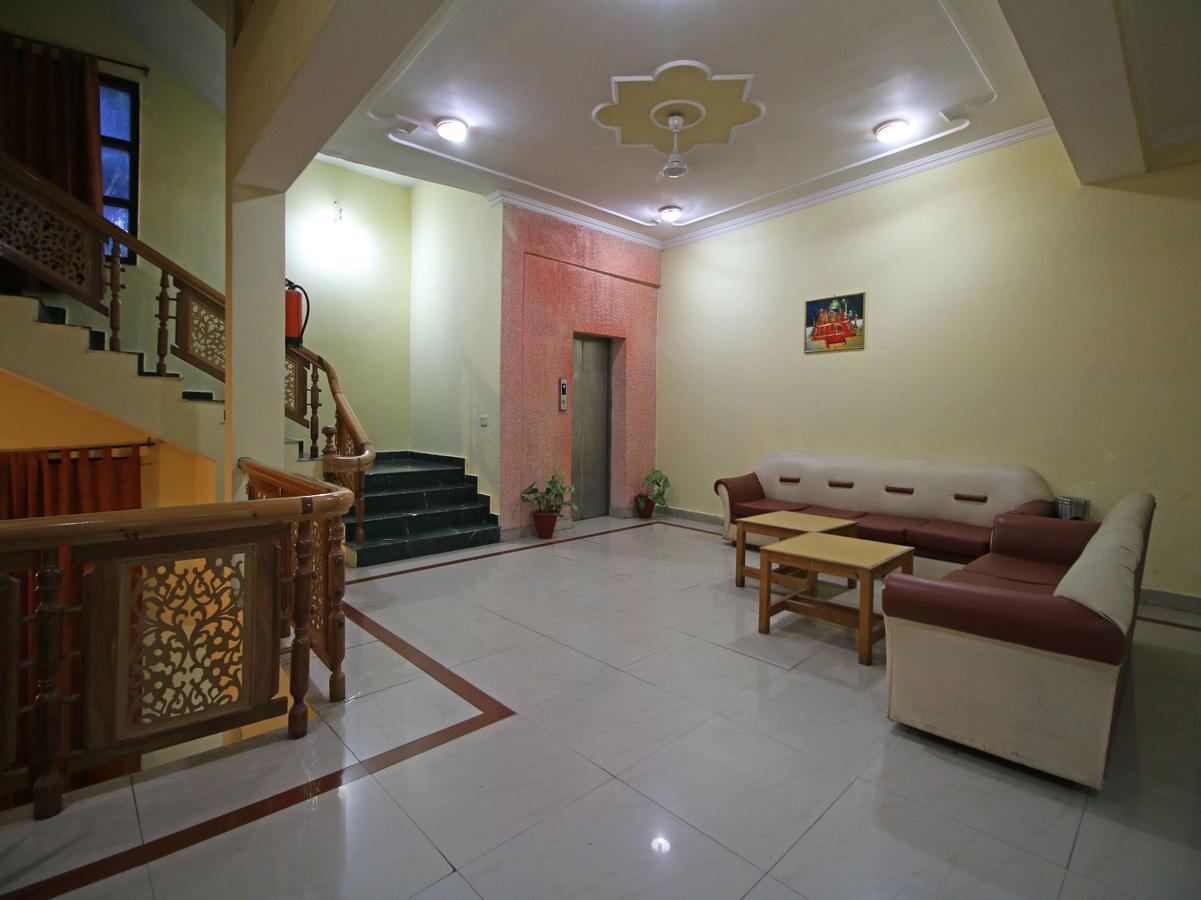 Oyo 5667 Katra Continental Hotel Екстериор снимка