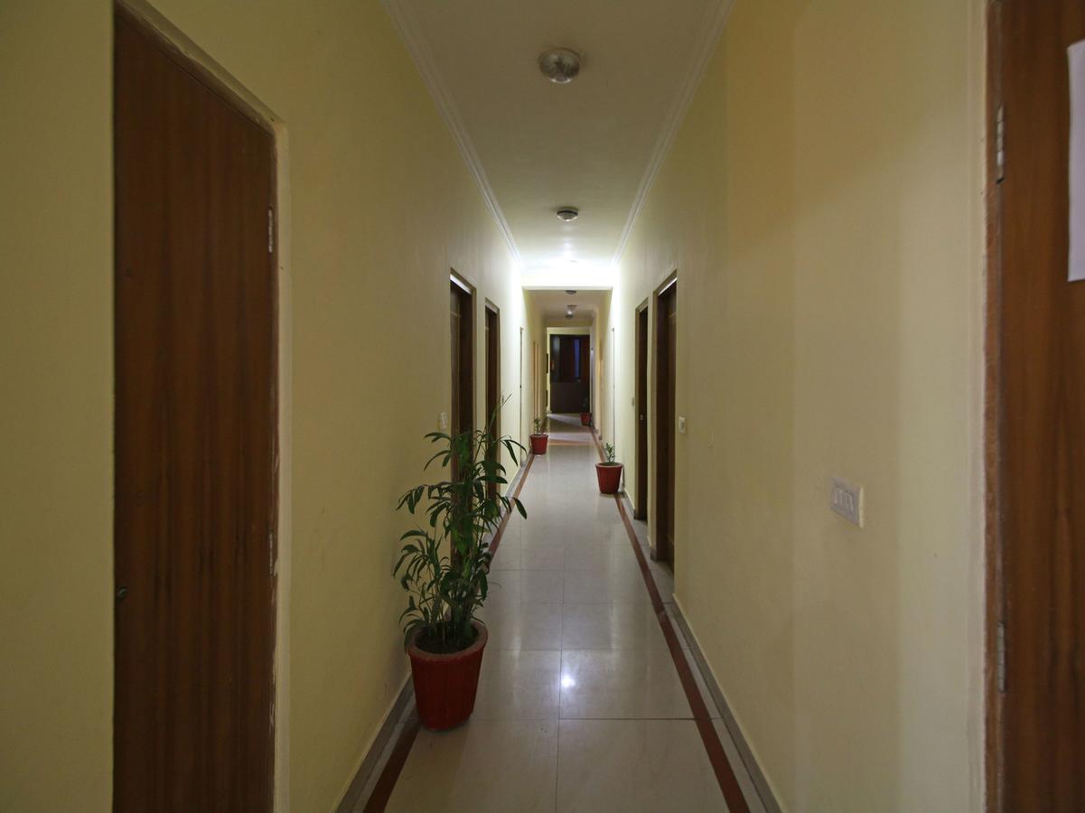 Oyo 5667 Katra Continental Hotel Екстериор снимка