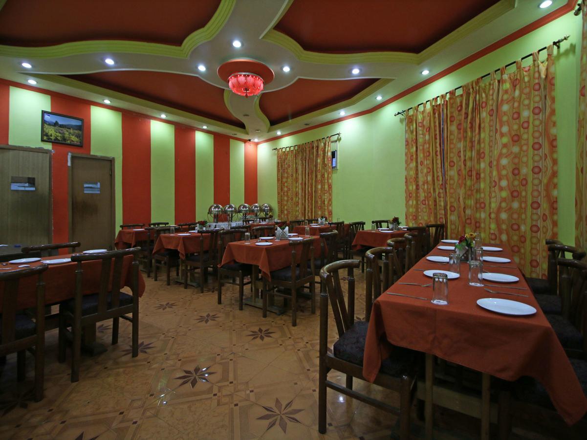 Oyo 5667 Katra Continental Hotel Екстериор снимка