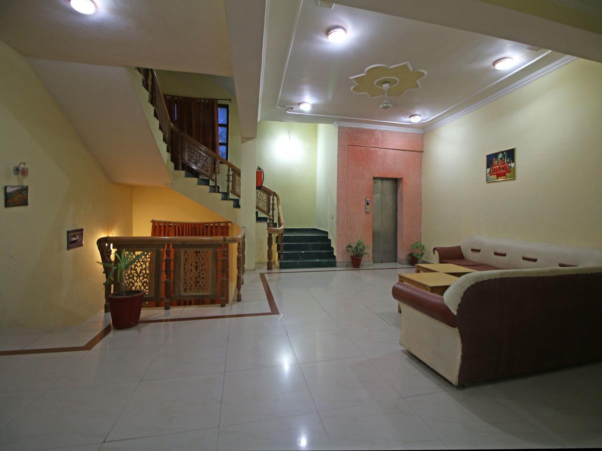 Oyo 5667 Katra Continental Hotel Екстериор снимка