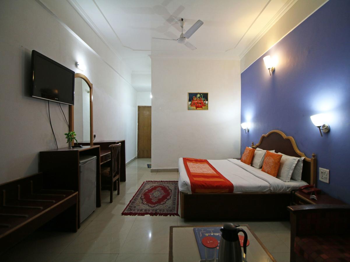 Oyo 5667 Katra Continental Hotel Екстериор снимка