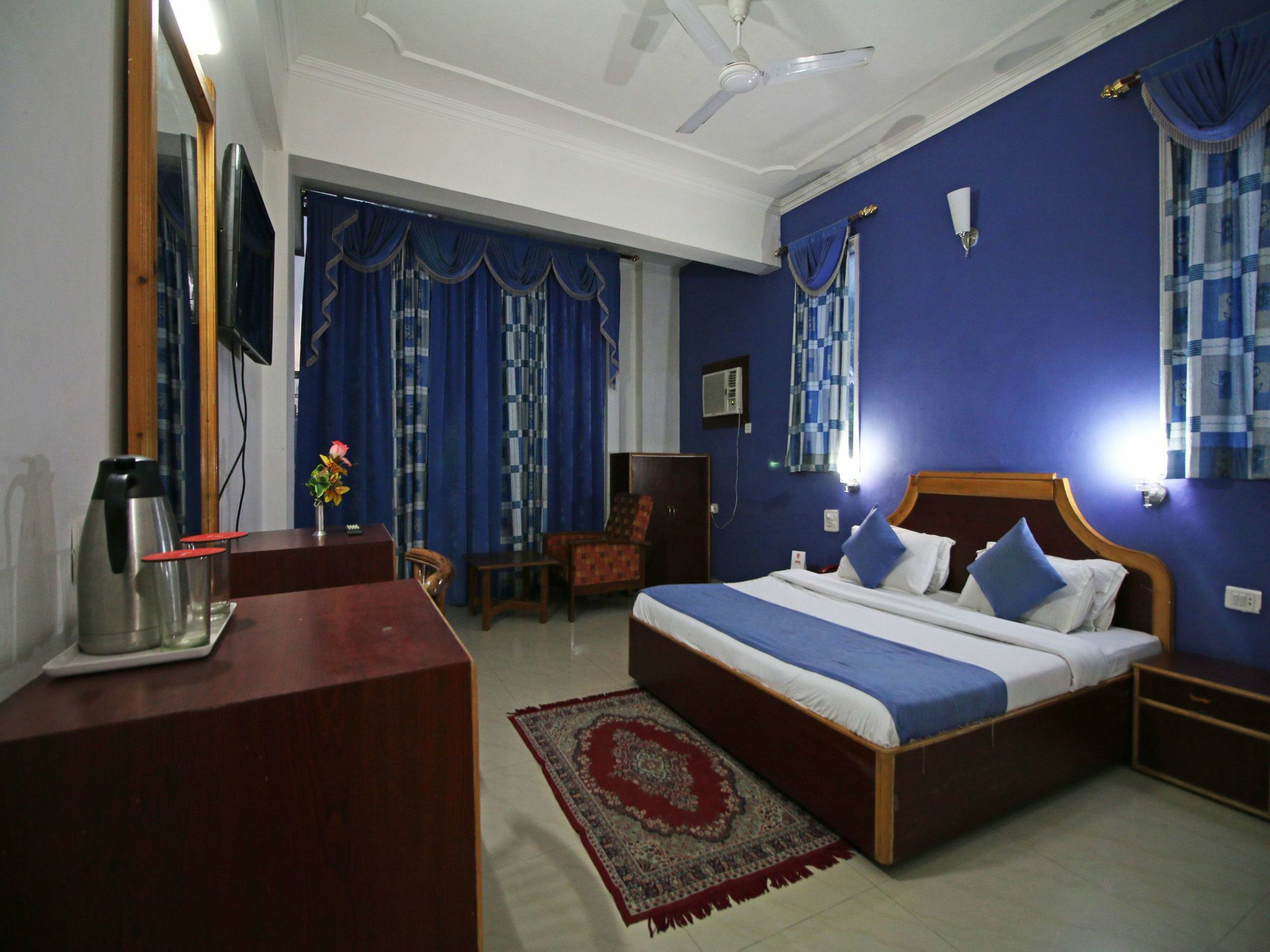Oyo 5667 Katra Continental Hotel Екстериор снимка