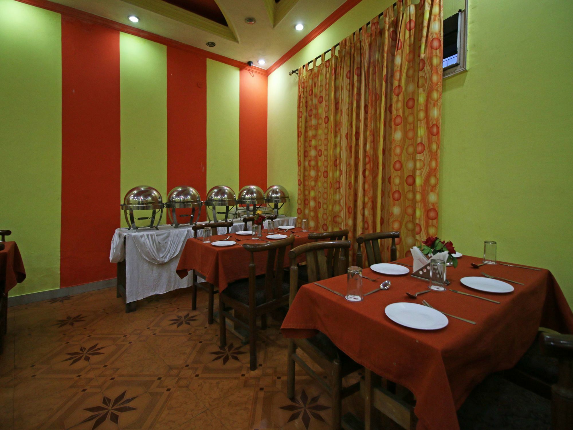 Oyo 5667 Katra Continental Hotel Екстериор снимка