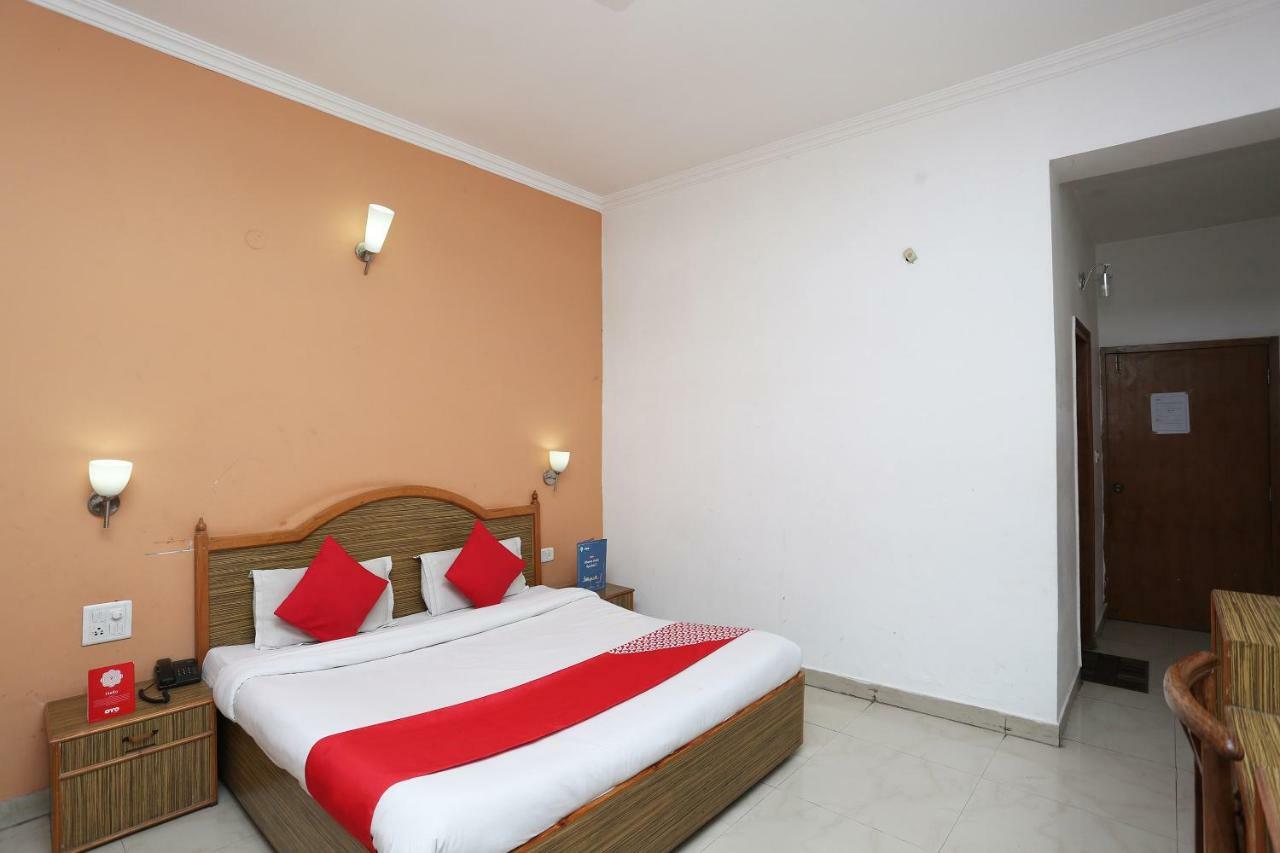 Oyo 5667 Katra Continental Hotel Екстериор снимка