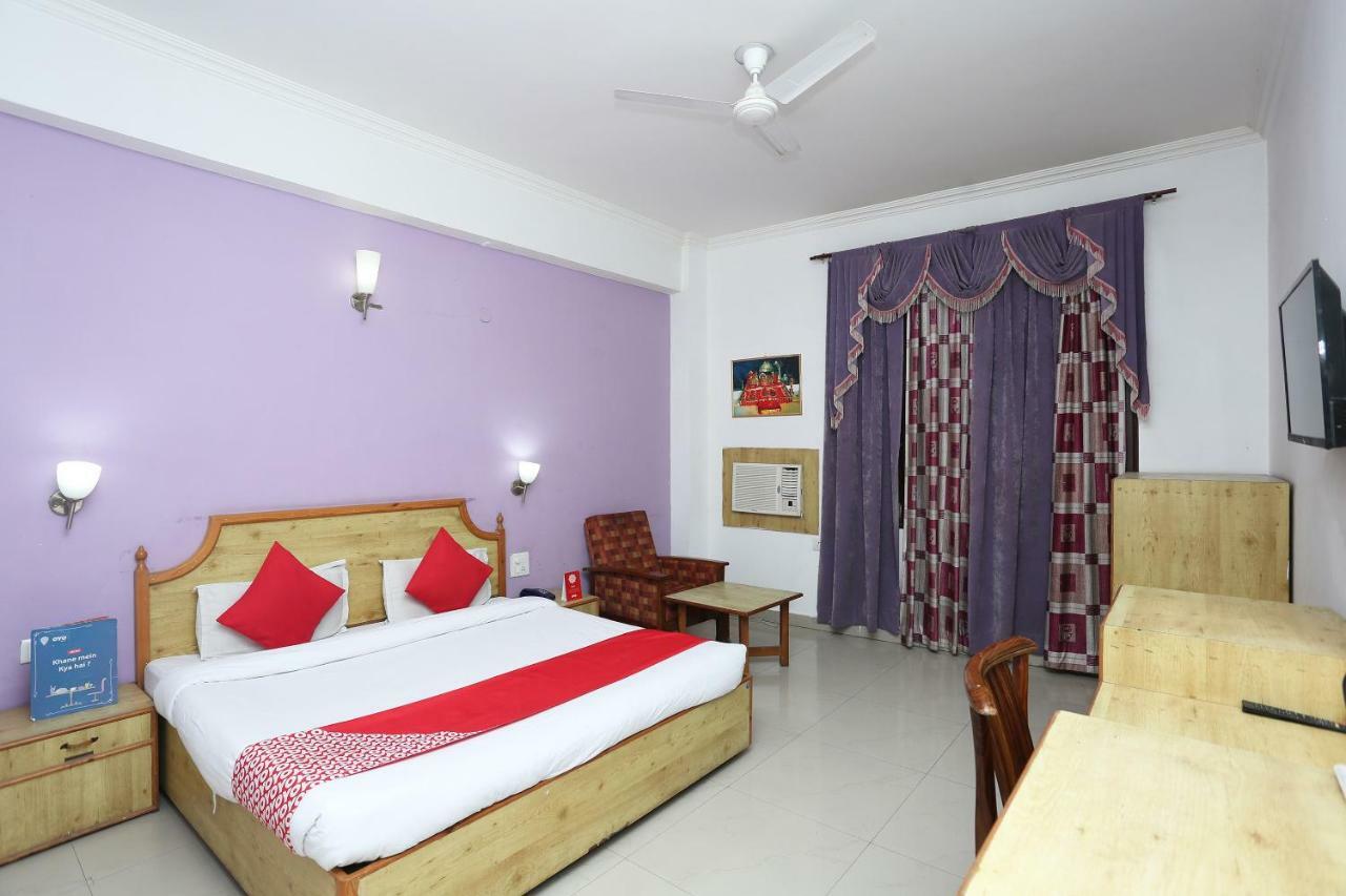 Oyo 5667 Katra Continental Hotel Екстериор снимка