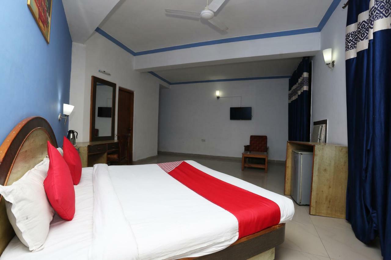 Oyo 5667 Katra Continental Hotel Екстериор снимка