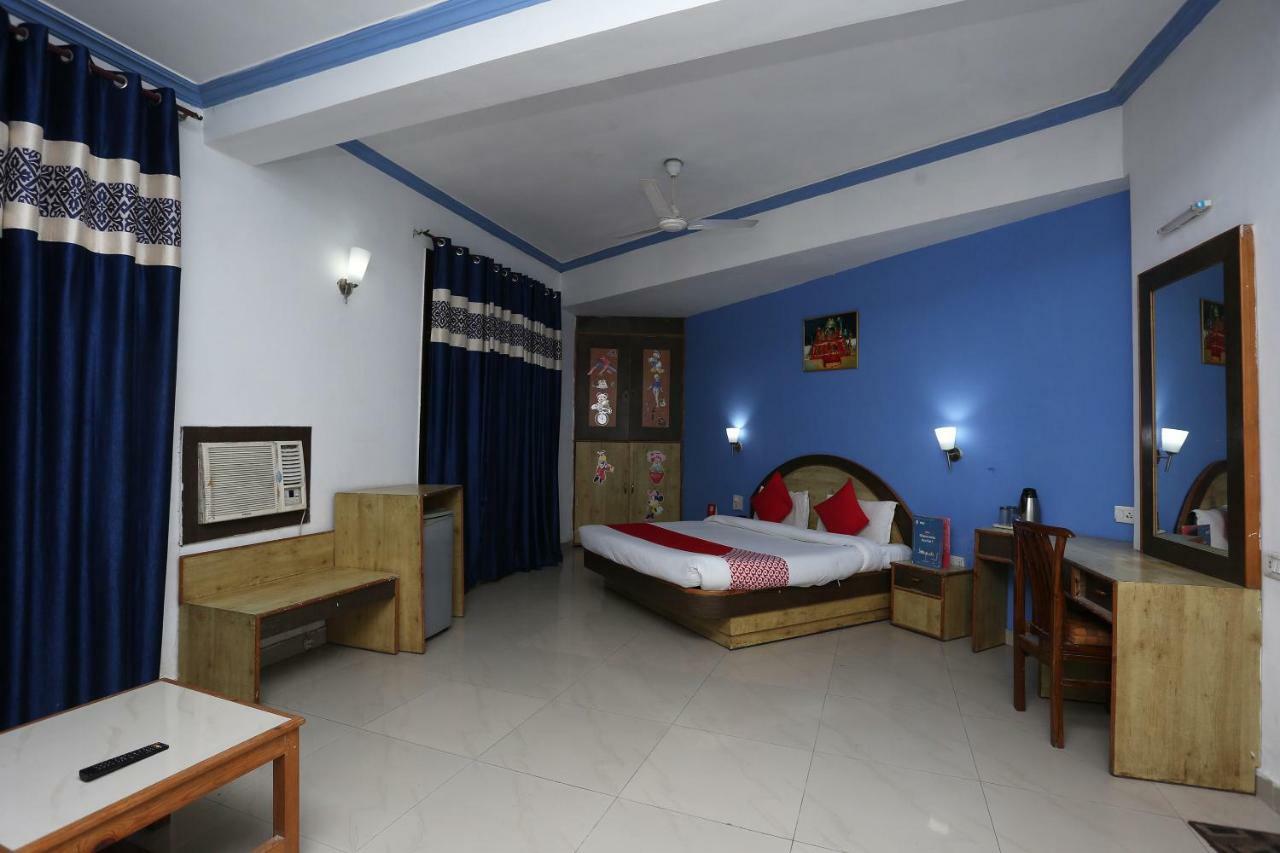 Oyo 5667 Katra Continental Hotel Екстериор снимка