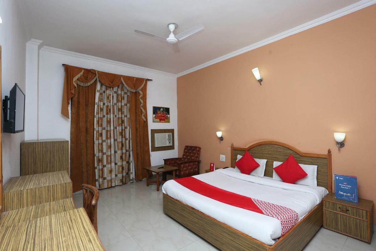 Oyo 5667 Katra Continental Hotel Екстериор снимка