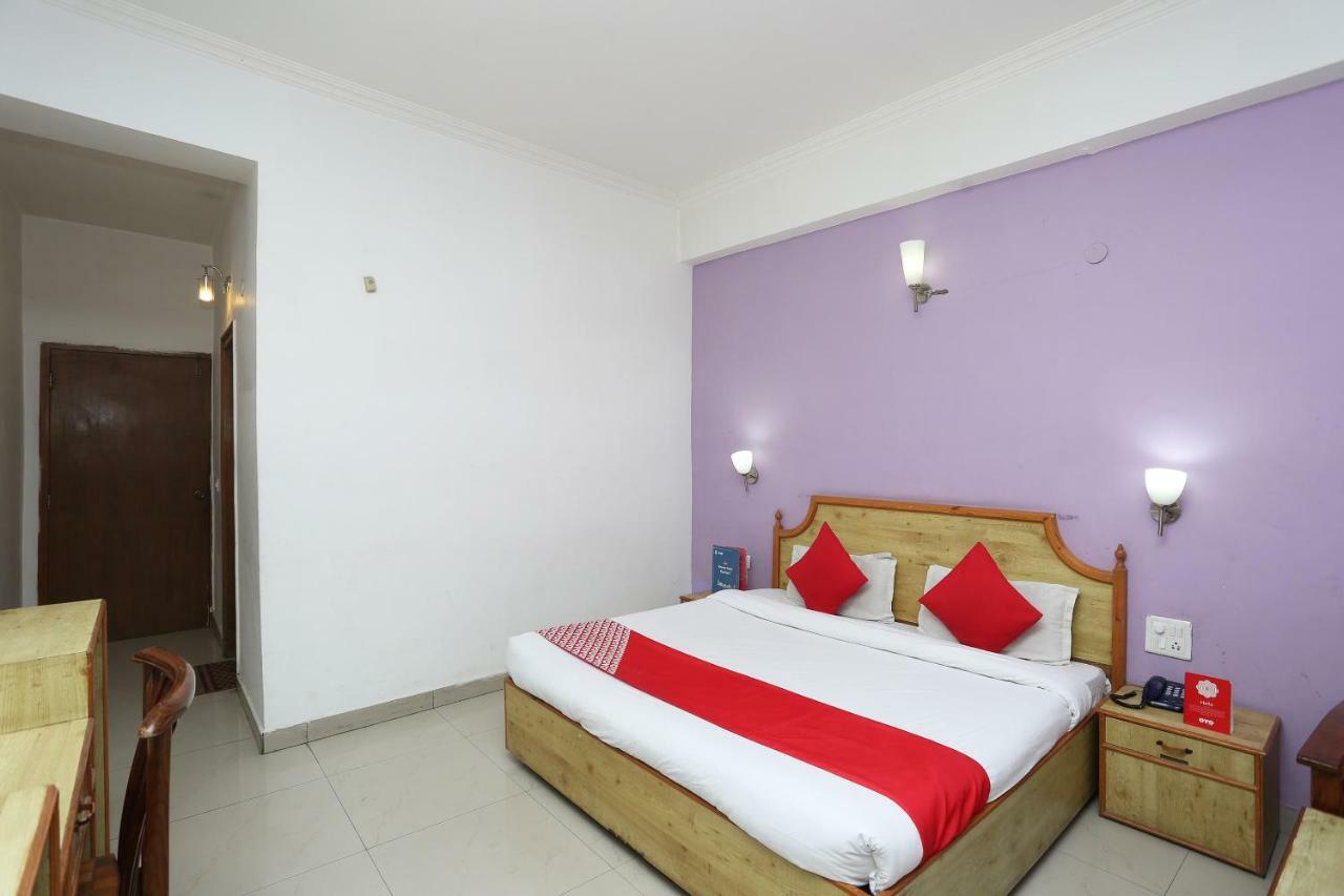 Oyo 5667 Katra Continental Hotel Екстериор снимка